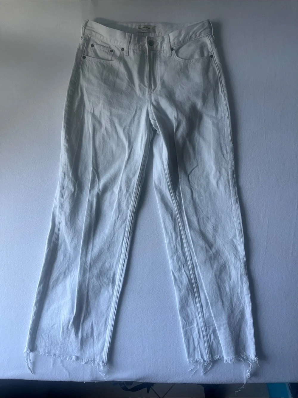 Abercrombie & Fitch White The Ultra Loose Low Rise Jeans Size 27 Long